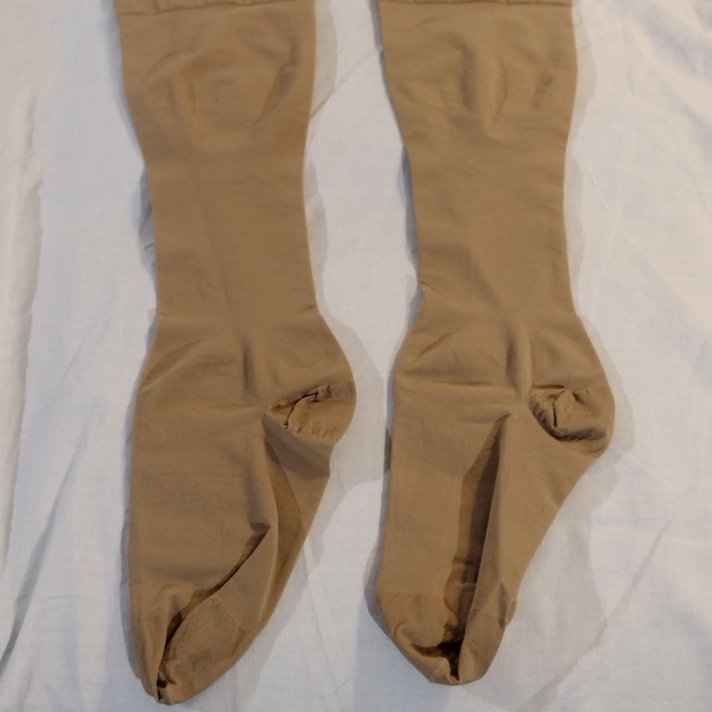 JOBST Medical LegWear UltraSheer Stockings - Beige - Picture 8 of 10